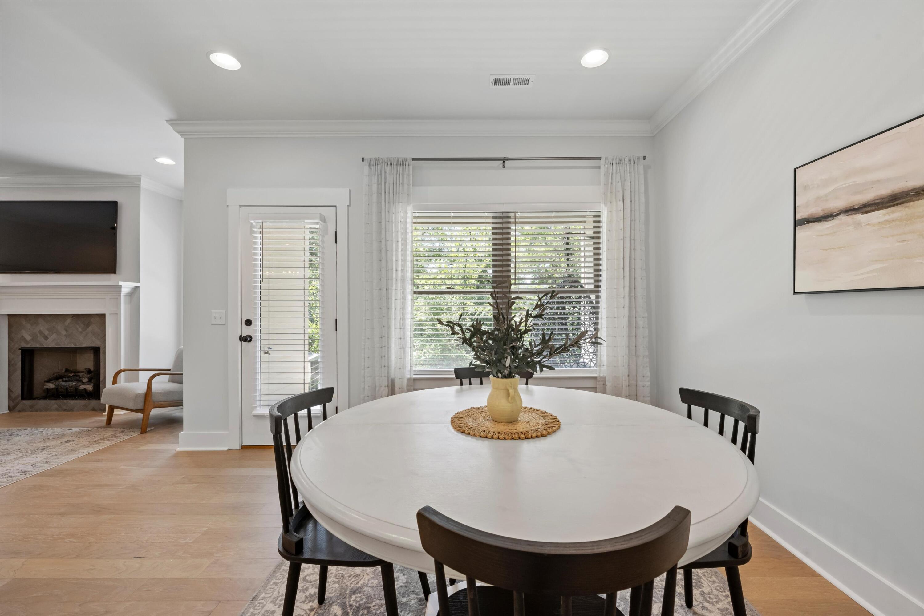 9638 Dutton Lane