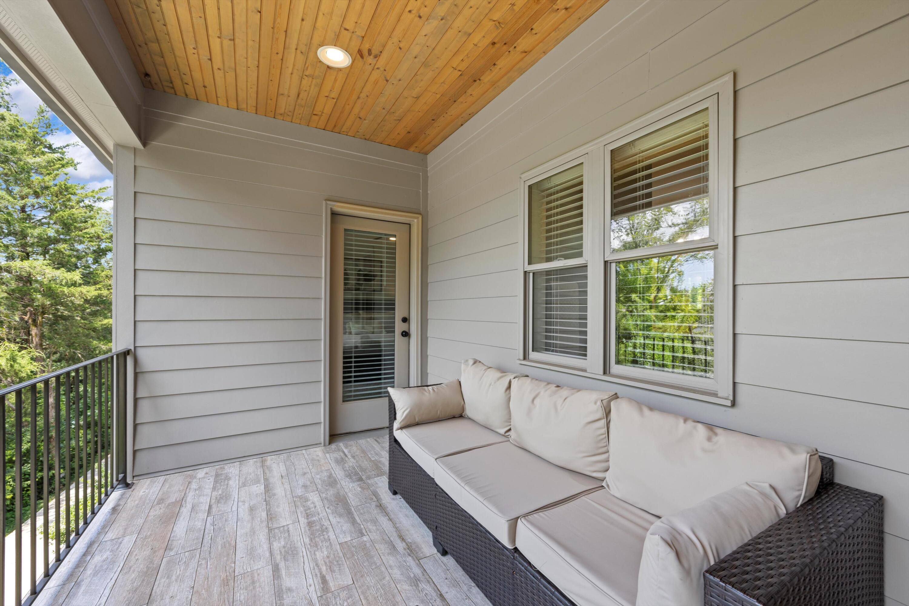 9638 Dutton Lane