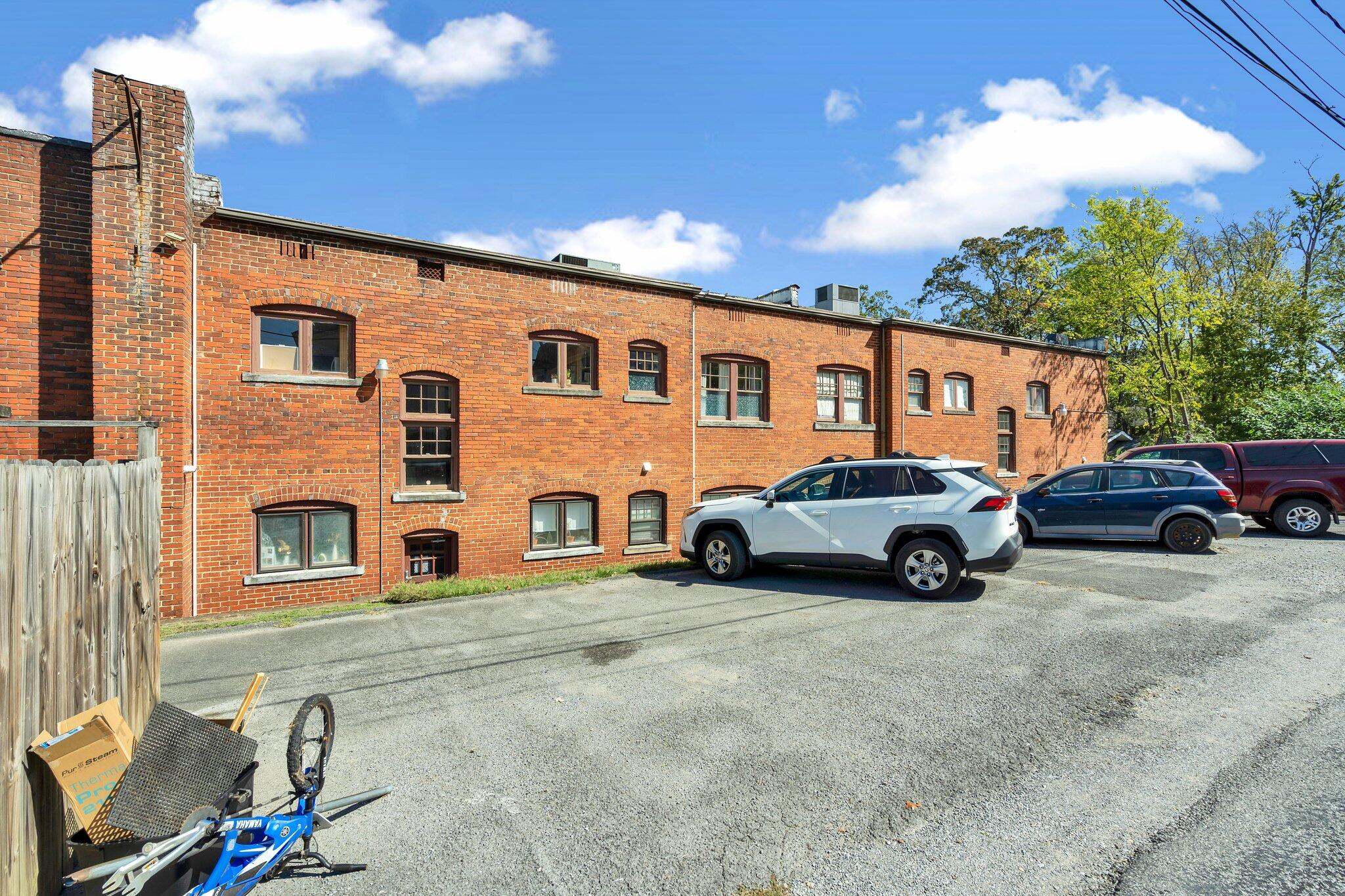 1400 Duncan Avenue, 7