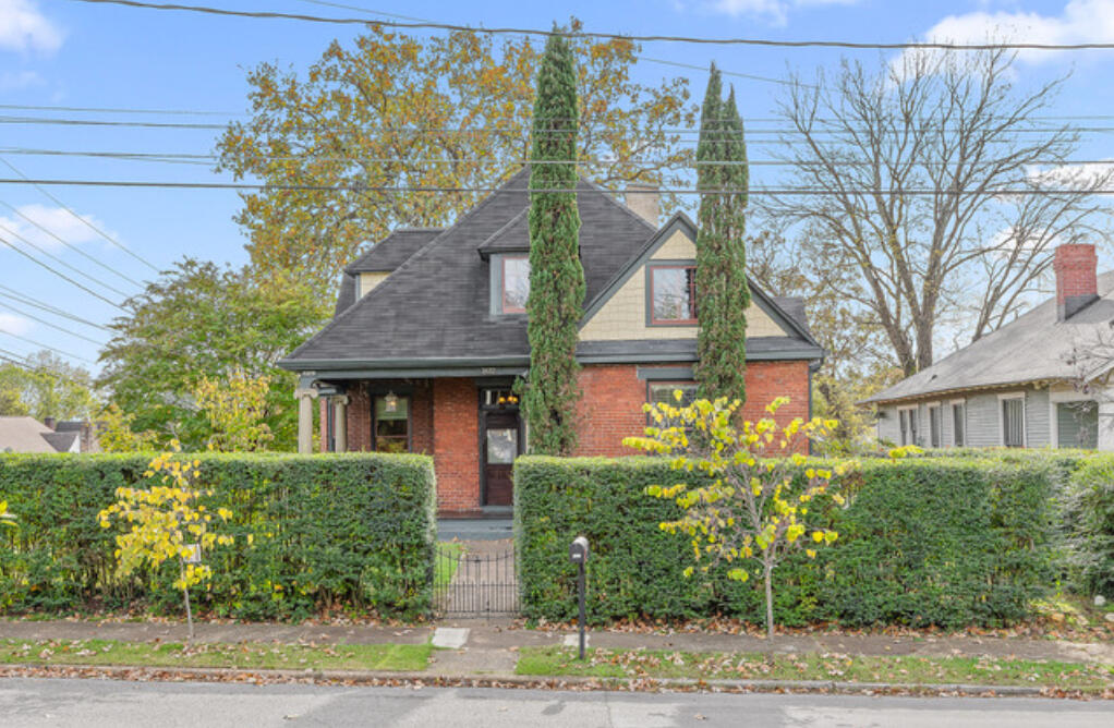 1632 E 13th Street