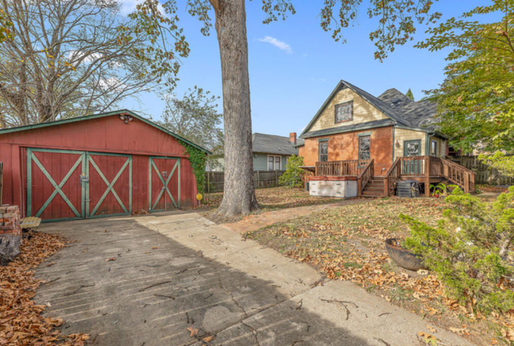 1632 E 13th Street