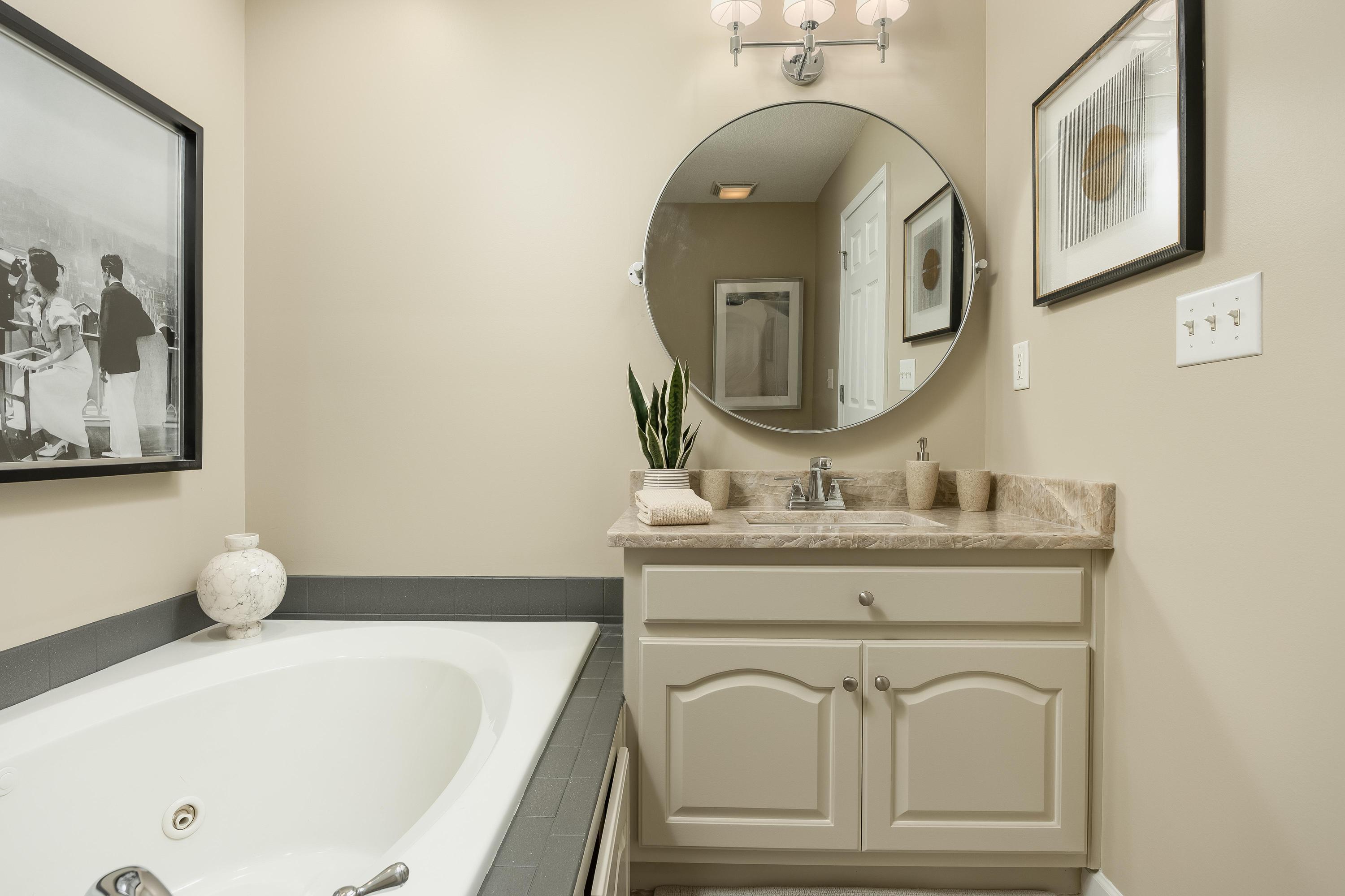 2205 Old Ivy Way, Apt 23