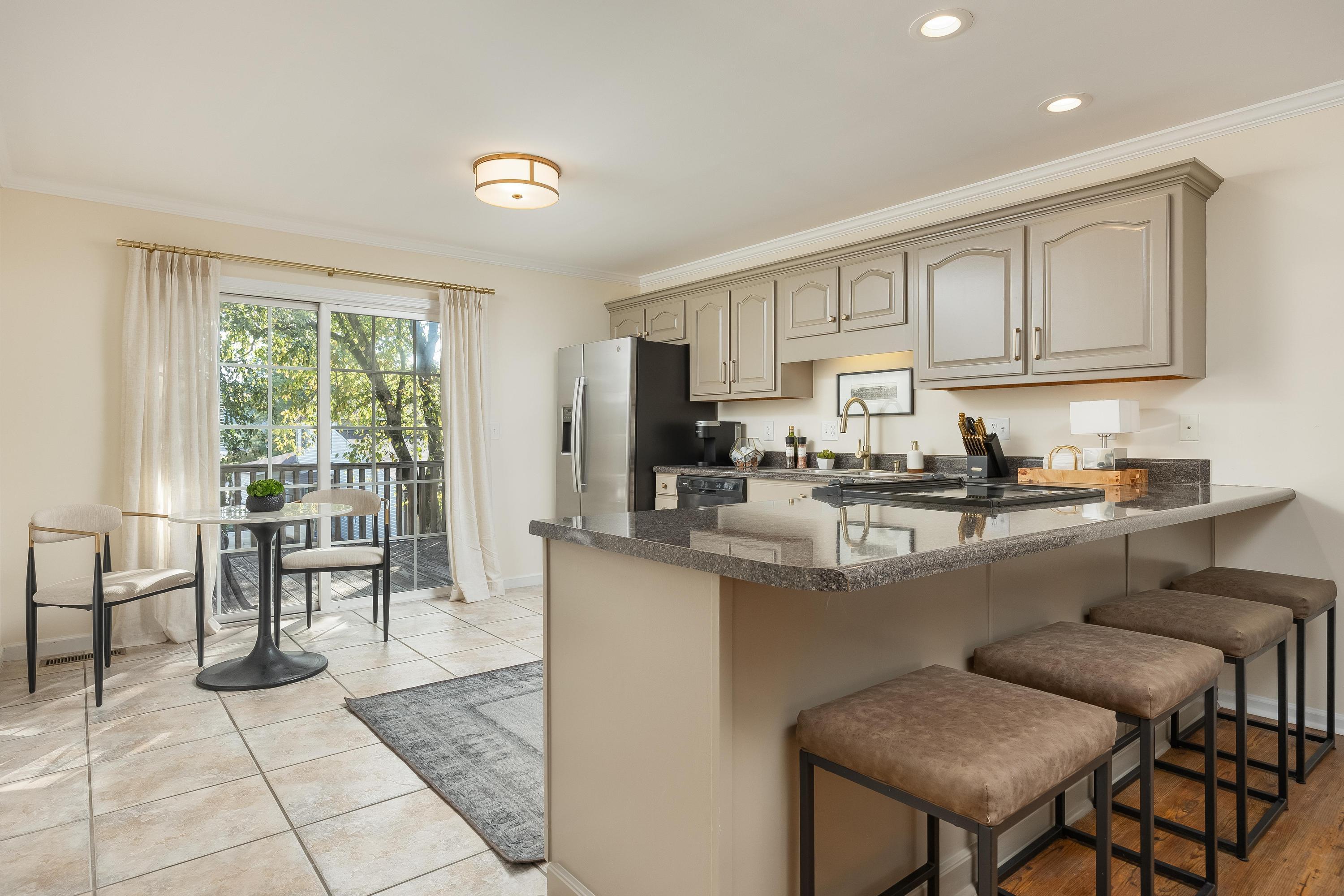 2205 Old Ivy Way, Apt 23