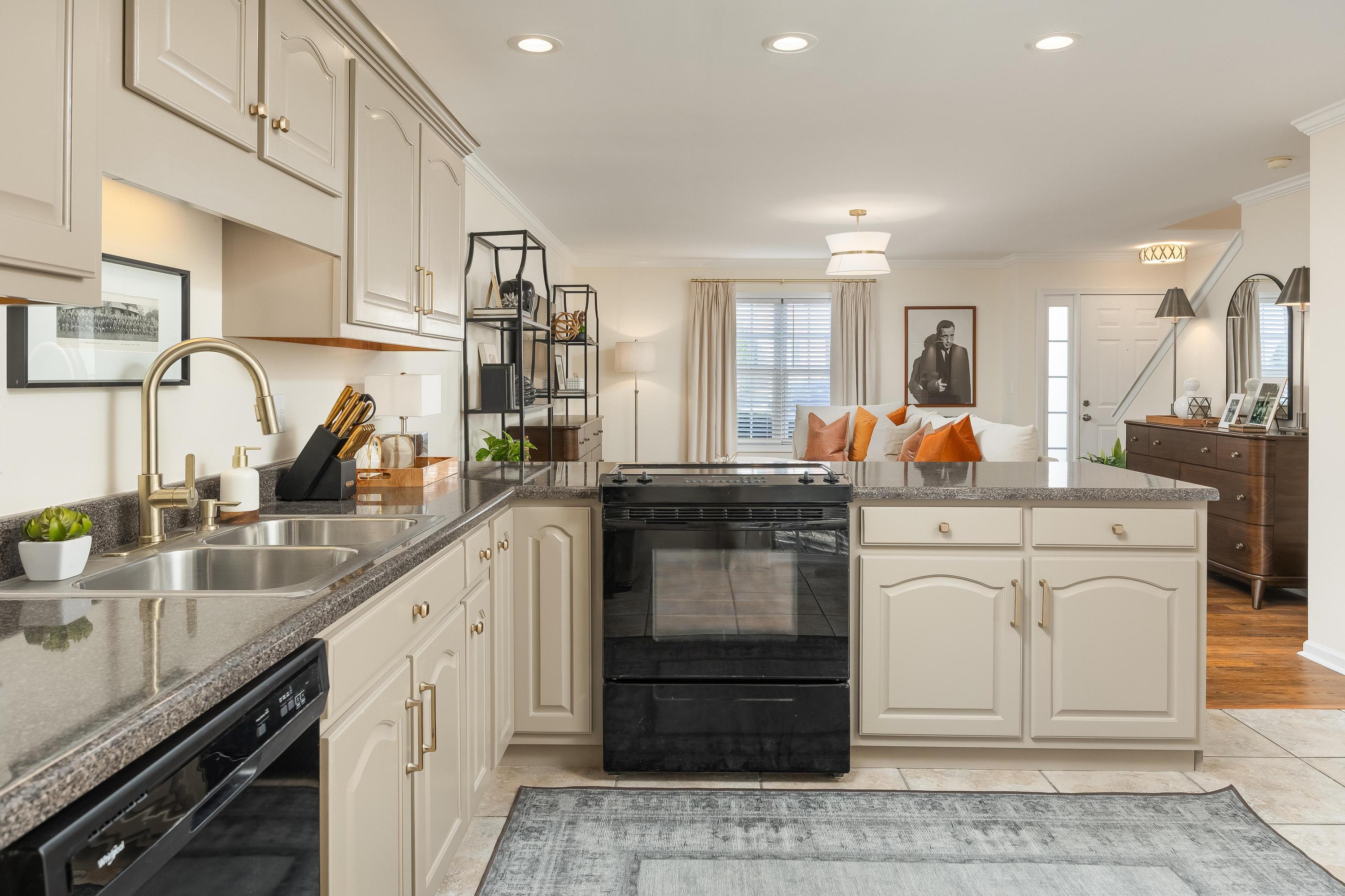 2205 Old Ivy Way, Apt 23