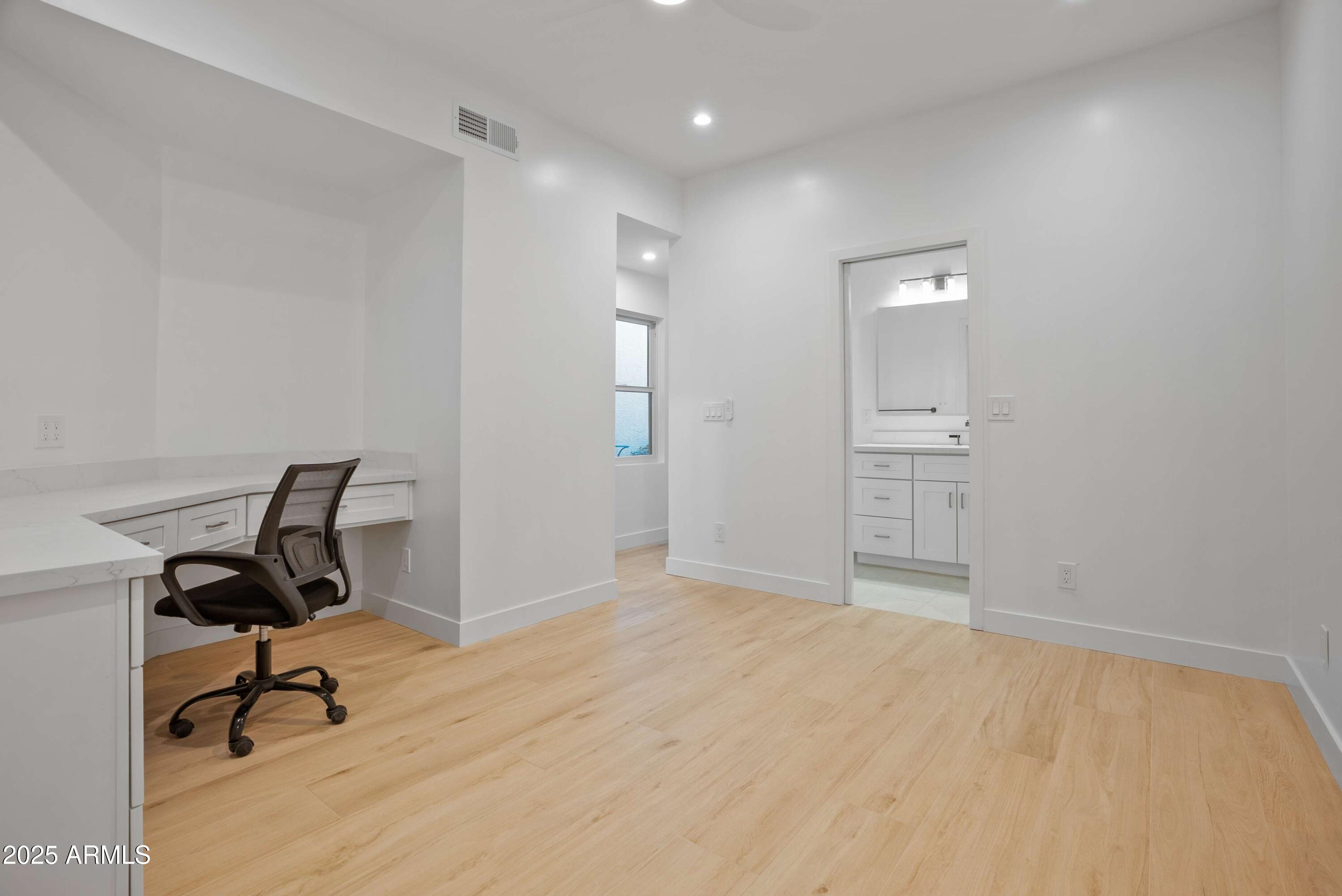 3800 E LINCOLN Drive, 31