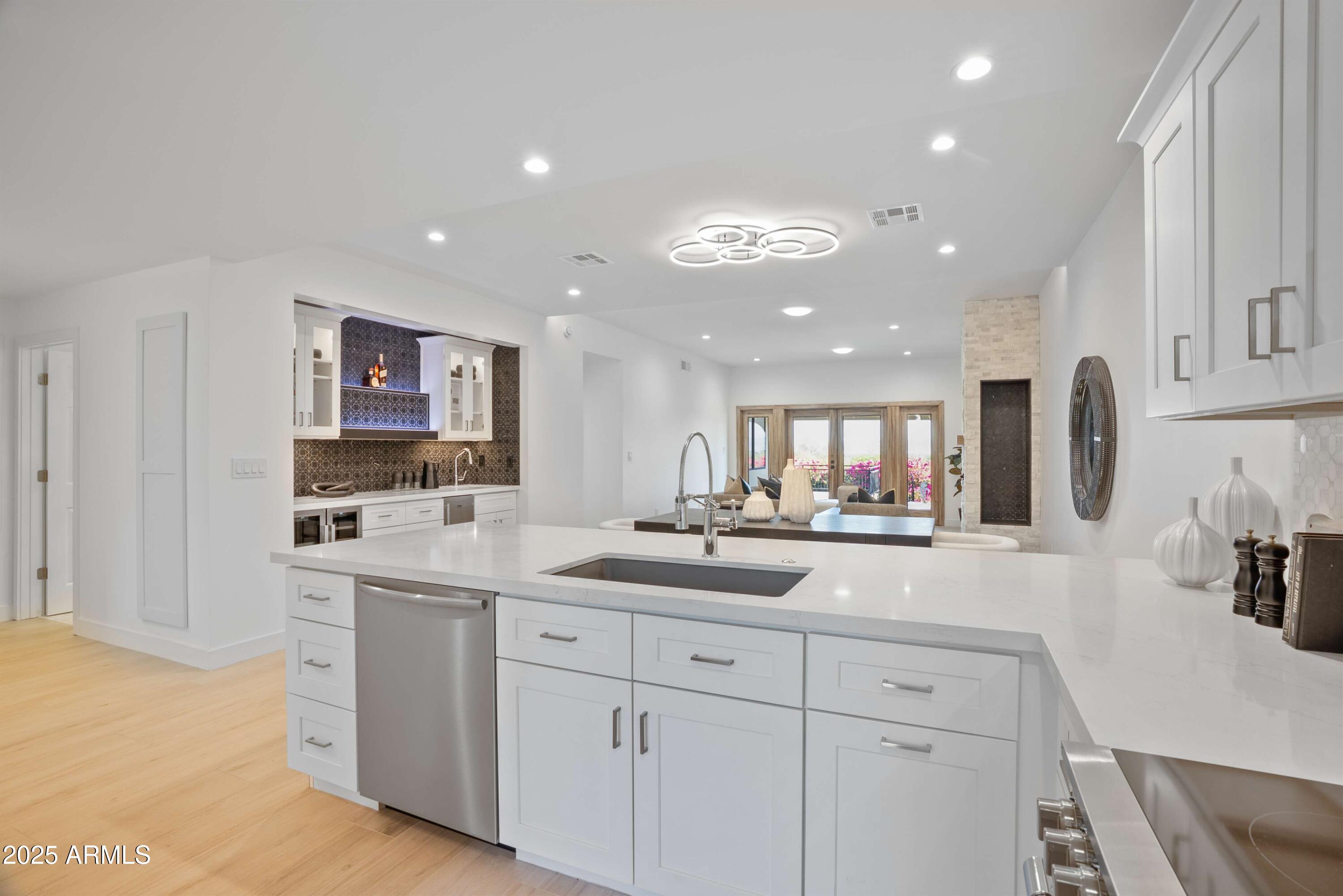 3800 E LINCOLN Drive, 31