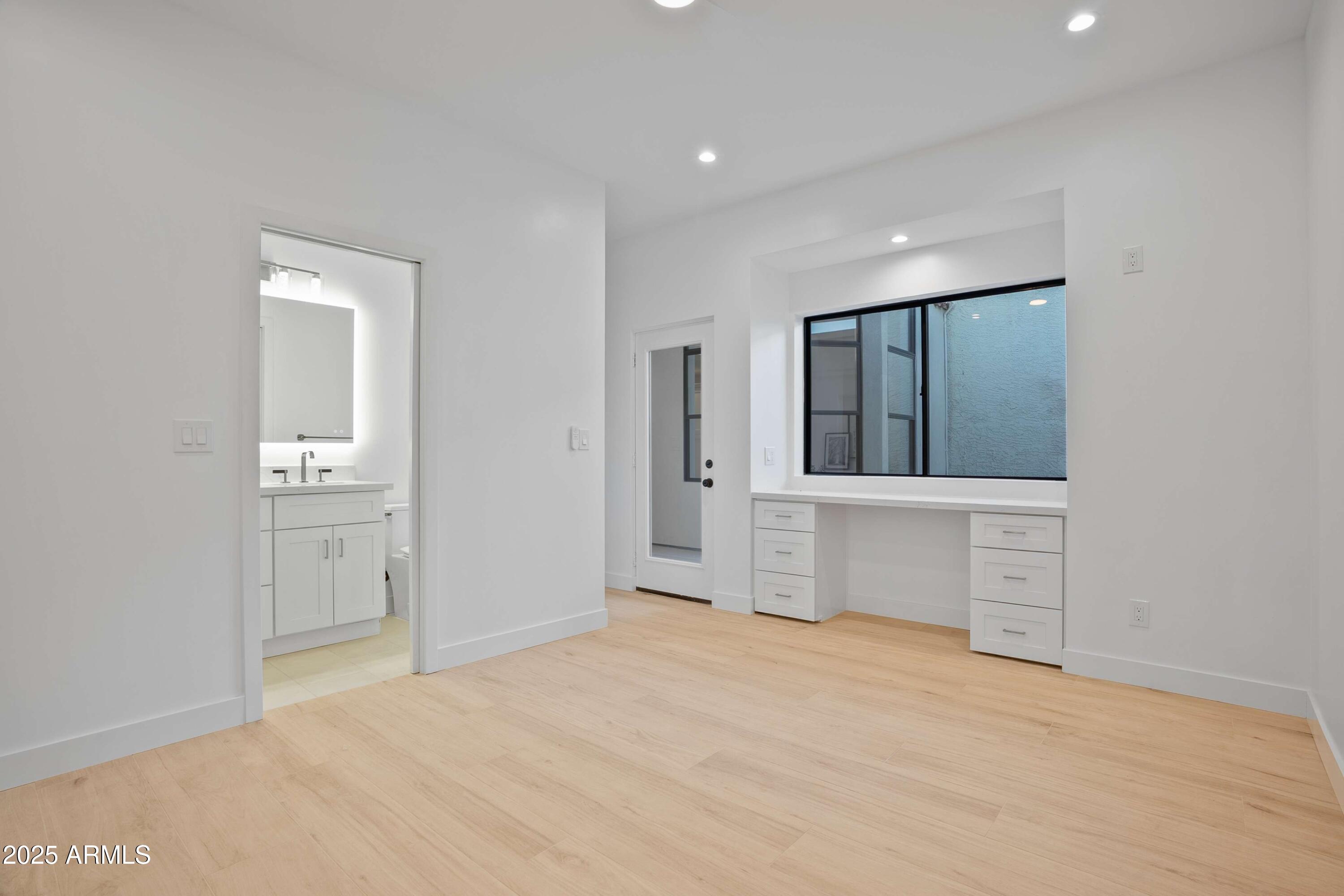 3800 E LINCOLN Drive, 31