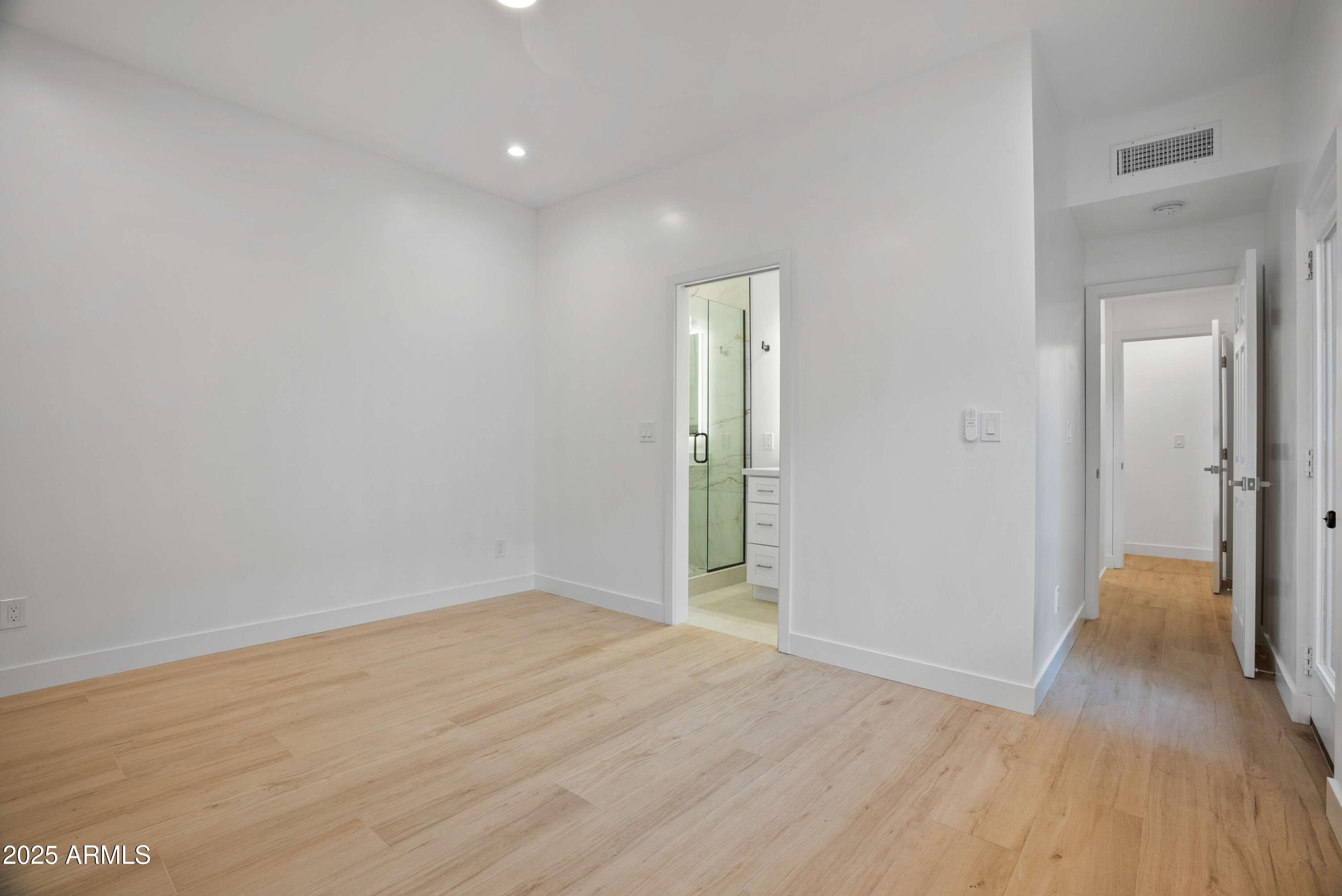 3800 E LINCOLN Drive, 31