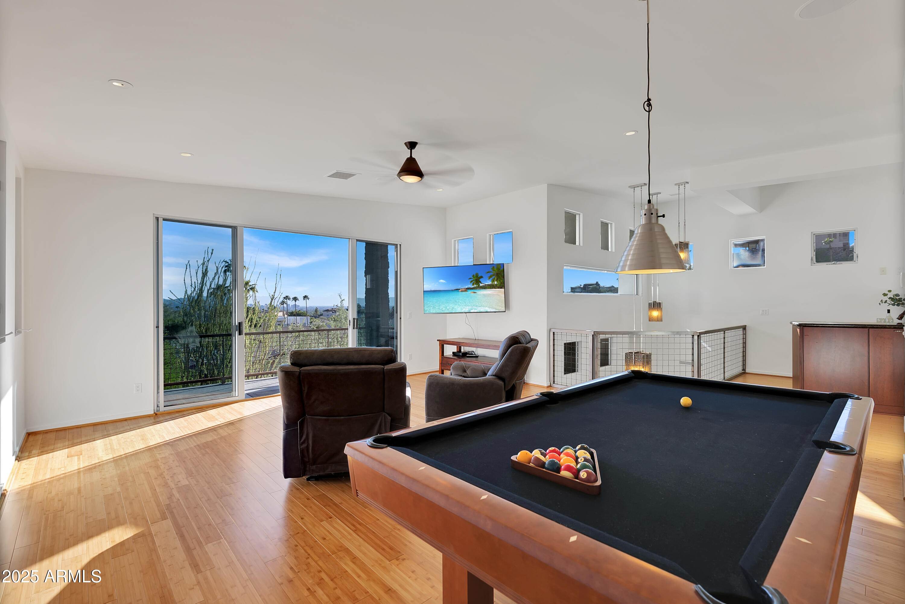 2208 E BELMONT Avenue