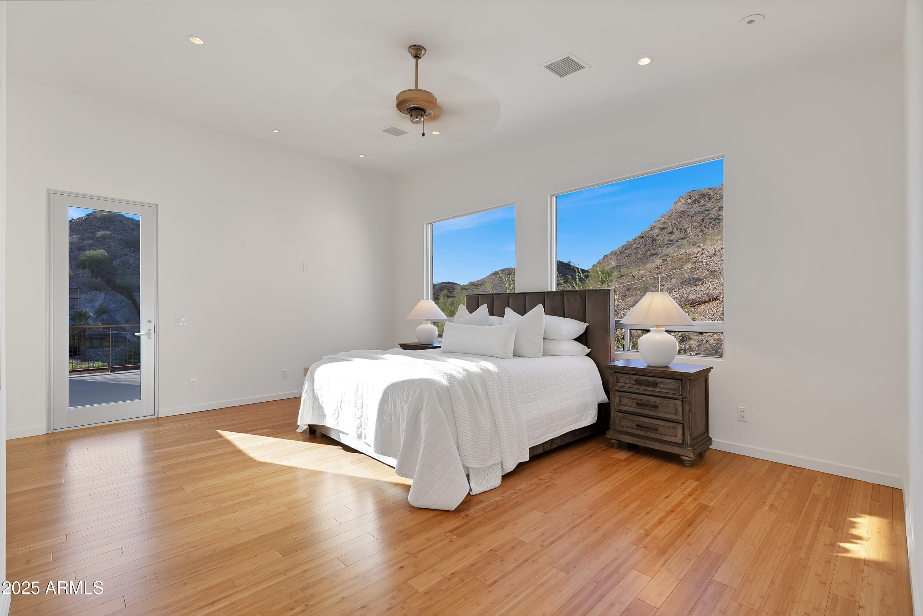 2208 E BELMONT Avenue