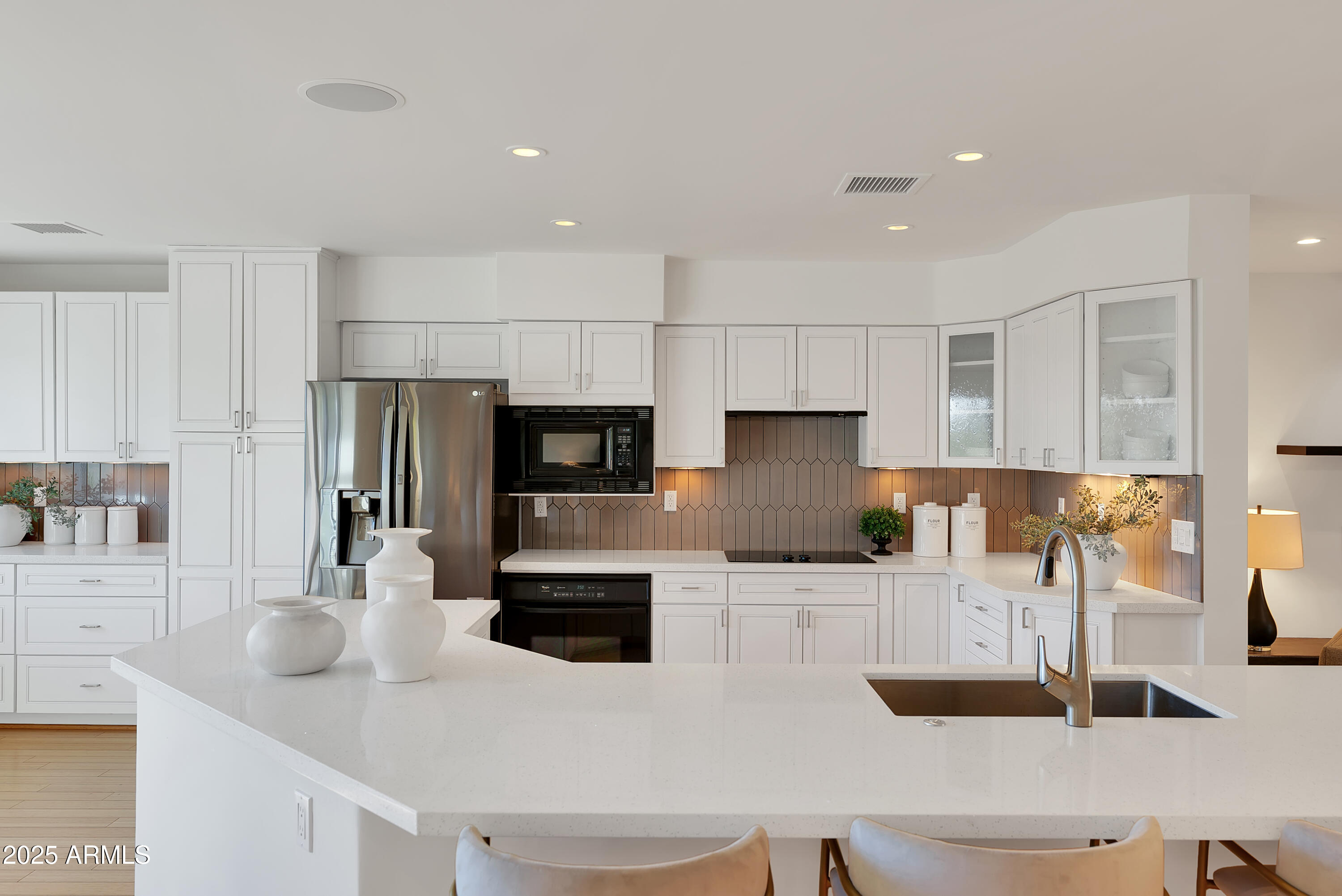 2208 E BELMONT Avenue