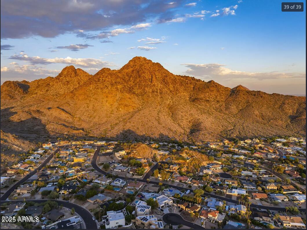 2208 E BELMONT Avenue