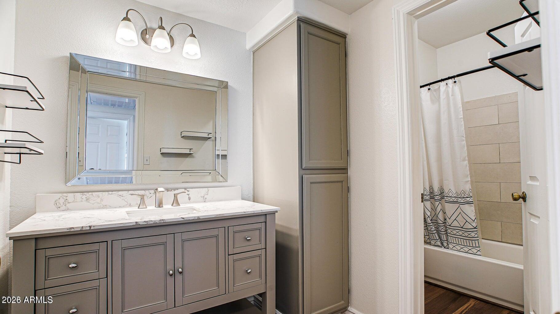 750 E NORTHERN Avenue 2080