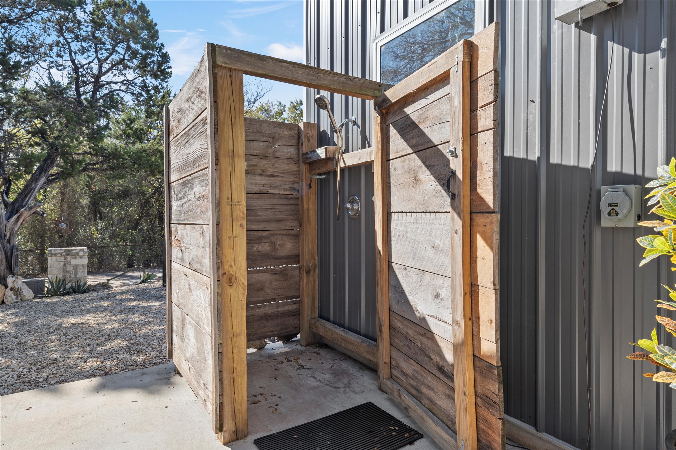 1307 Range Road