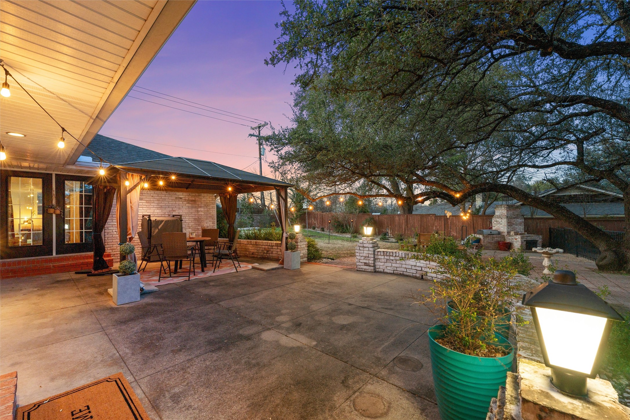 2717 Wooded Acres Drive