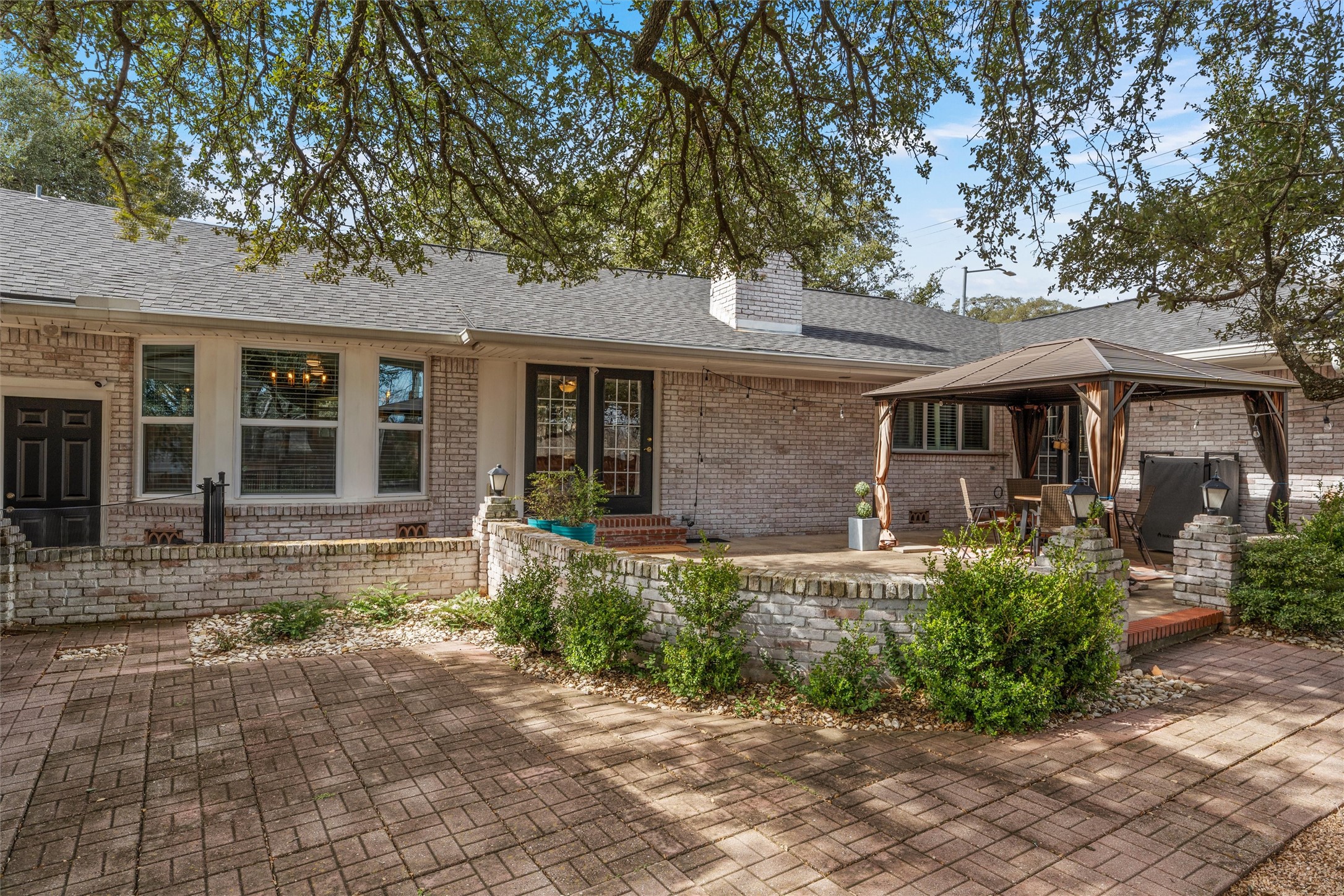 2717 Wooded Acres Drive