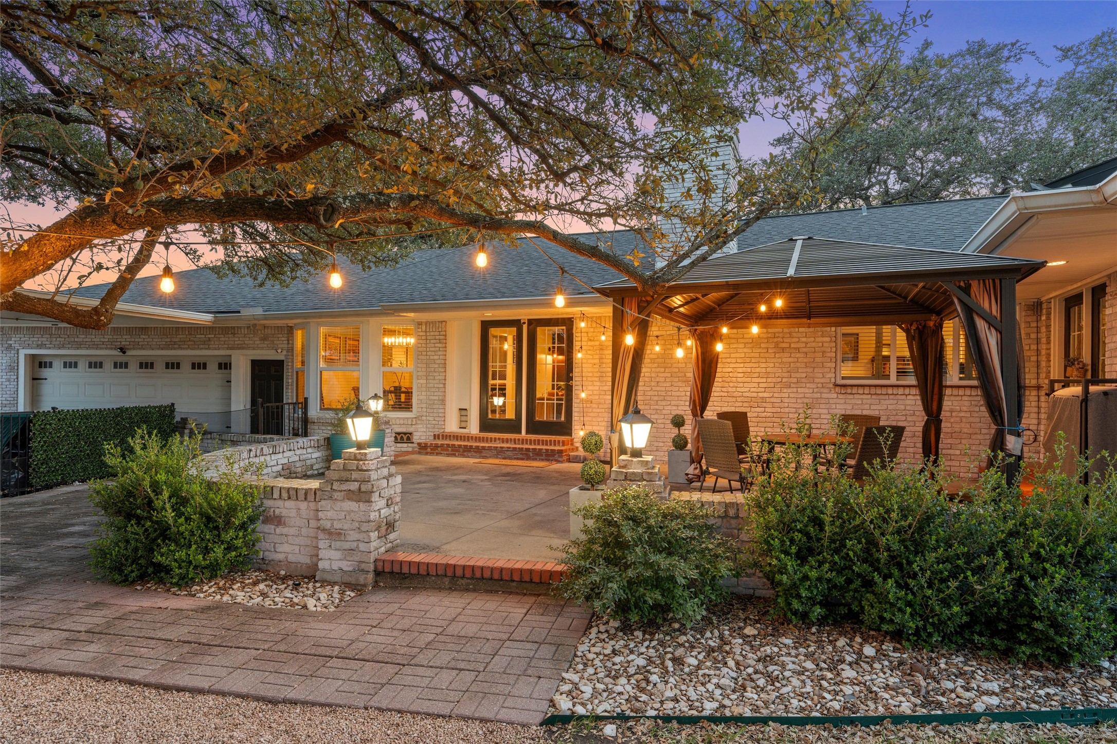 2717 Wooded Acres Drive