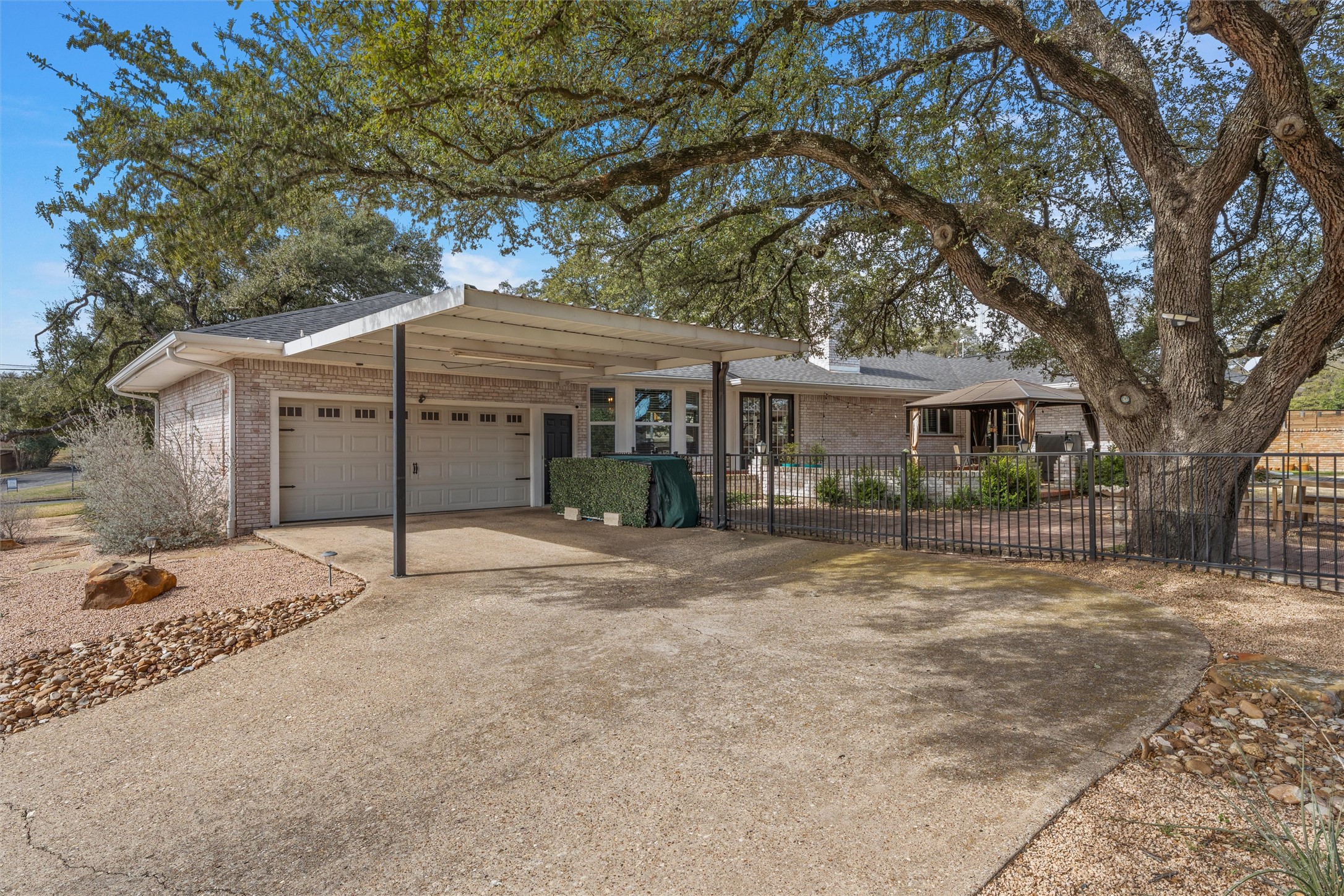 2717 Wooded Acres Drive