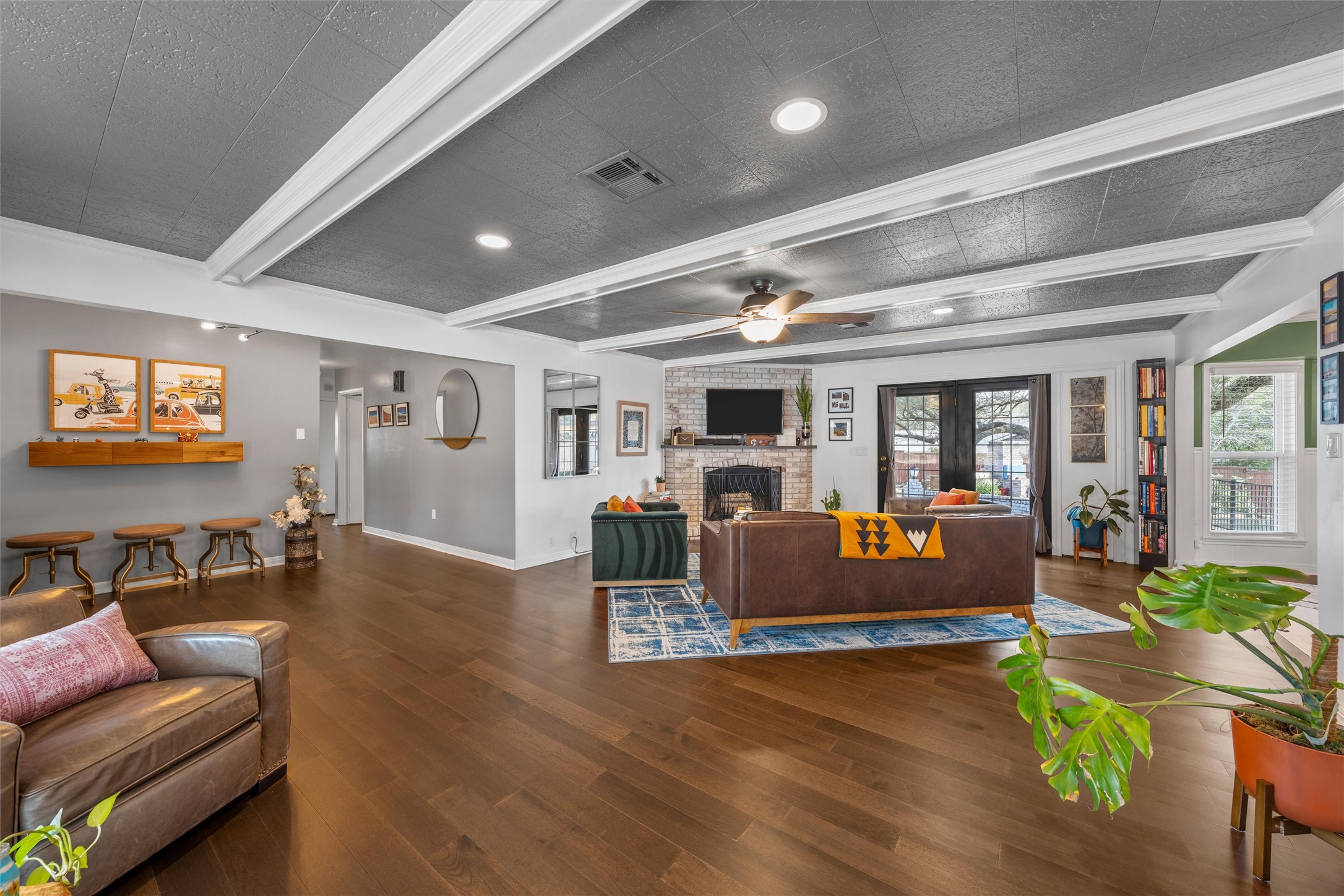 2717 Wooded Acres Drive