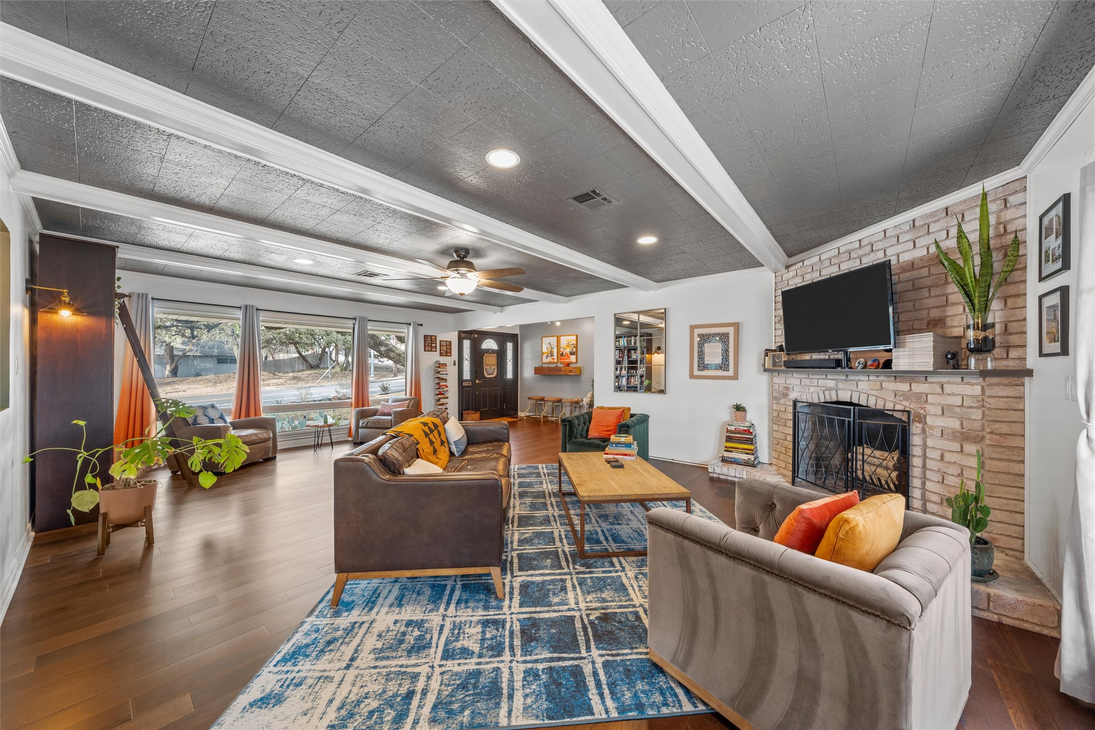 2717 Wooded Acres Drive