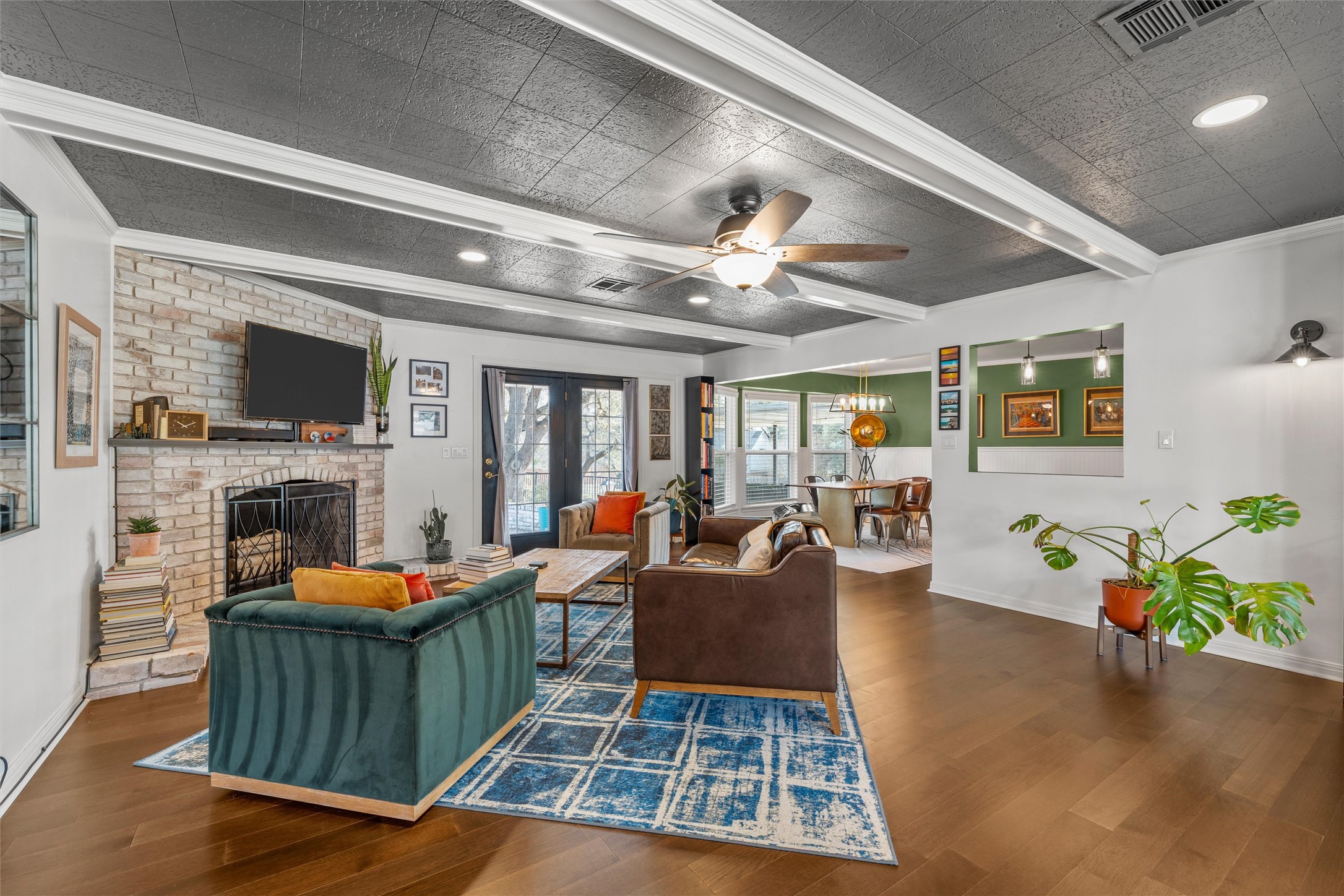 2717 Wooded Acres Drive