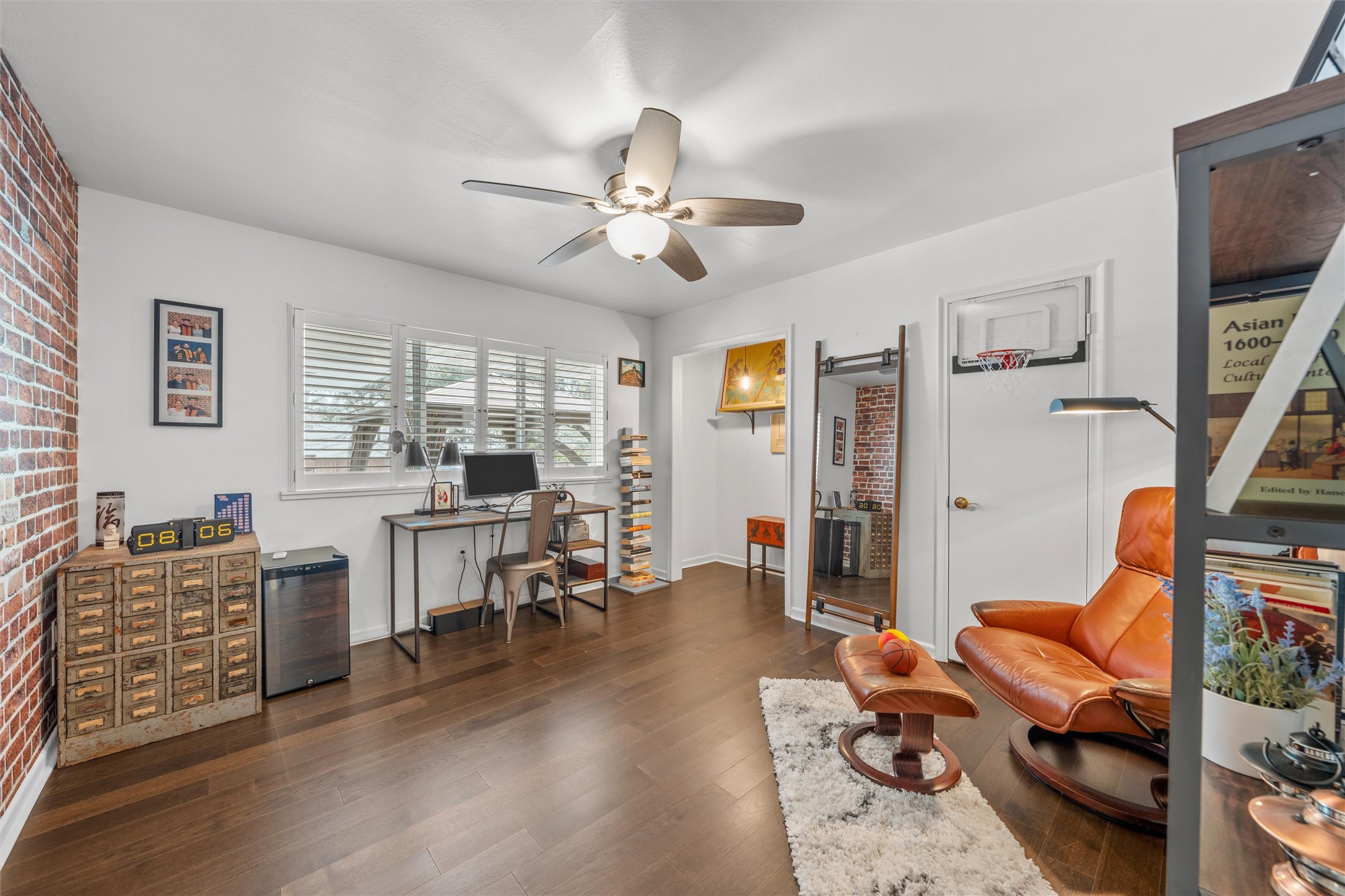 2717 Wooded Acres Drive