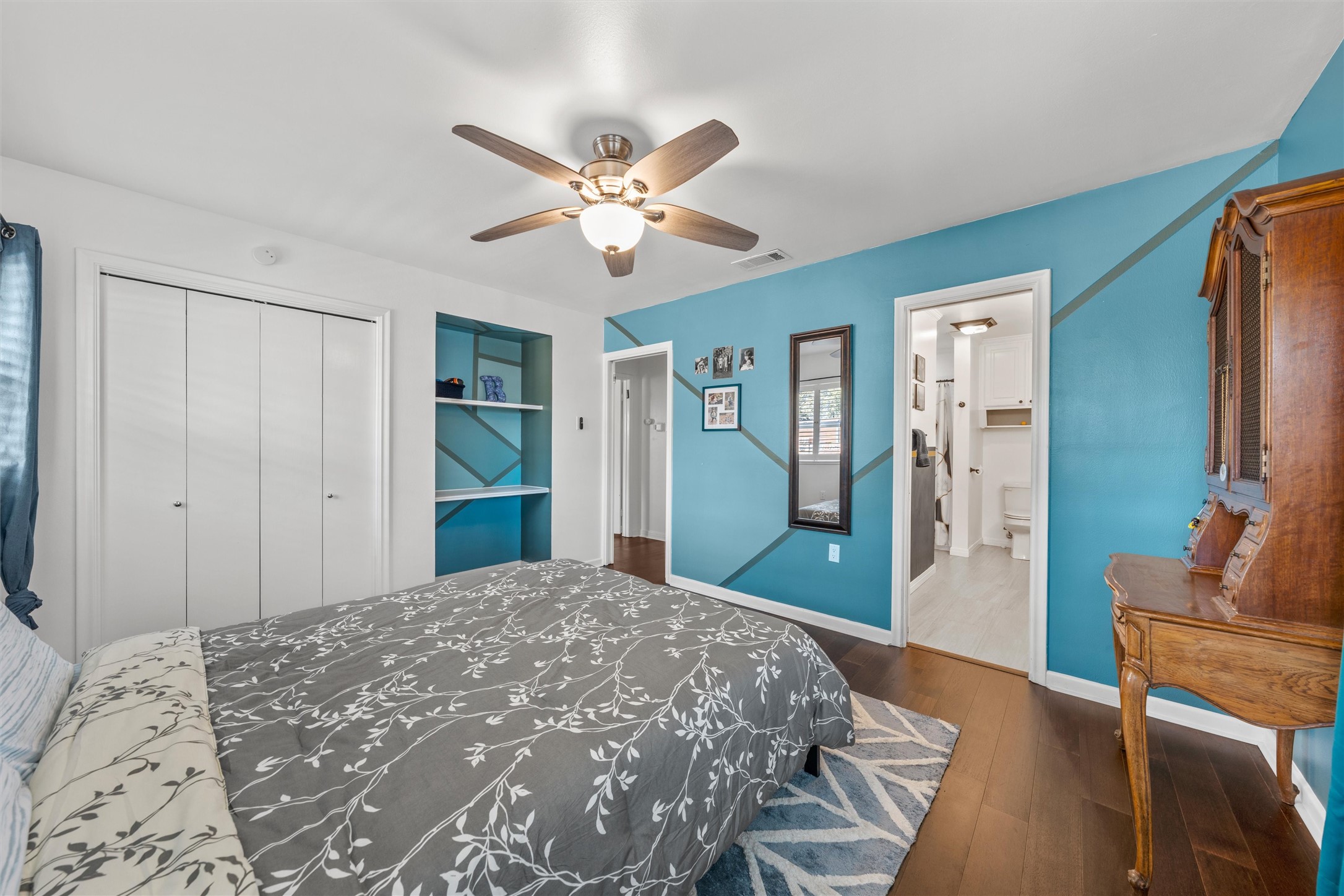 2717 Wooded Acres Drive