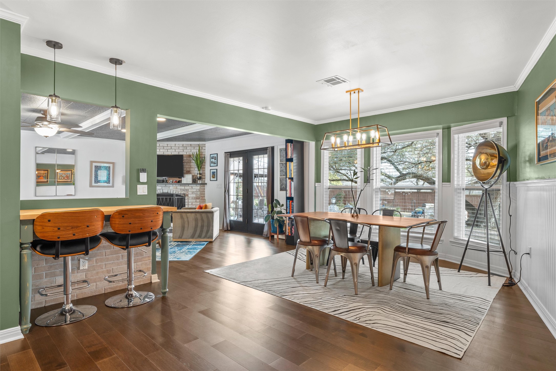 2717 Wooded Acres Drive