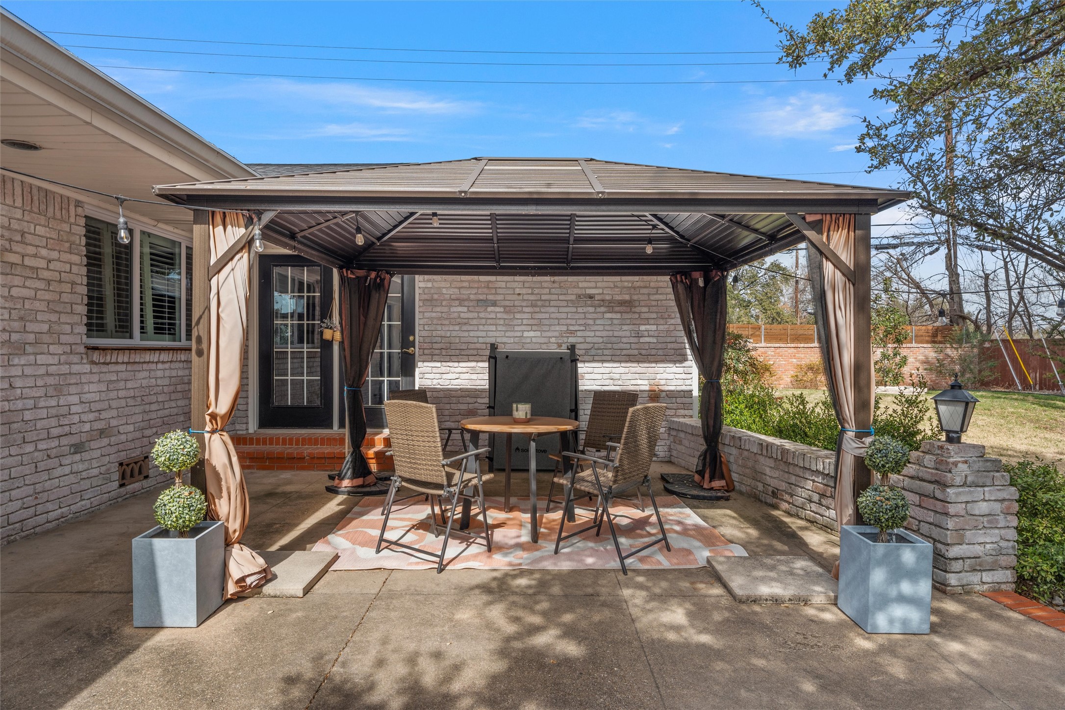 2717 Wooded Acres Drive