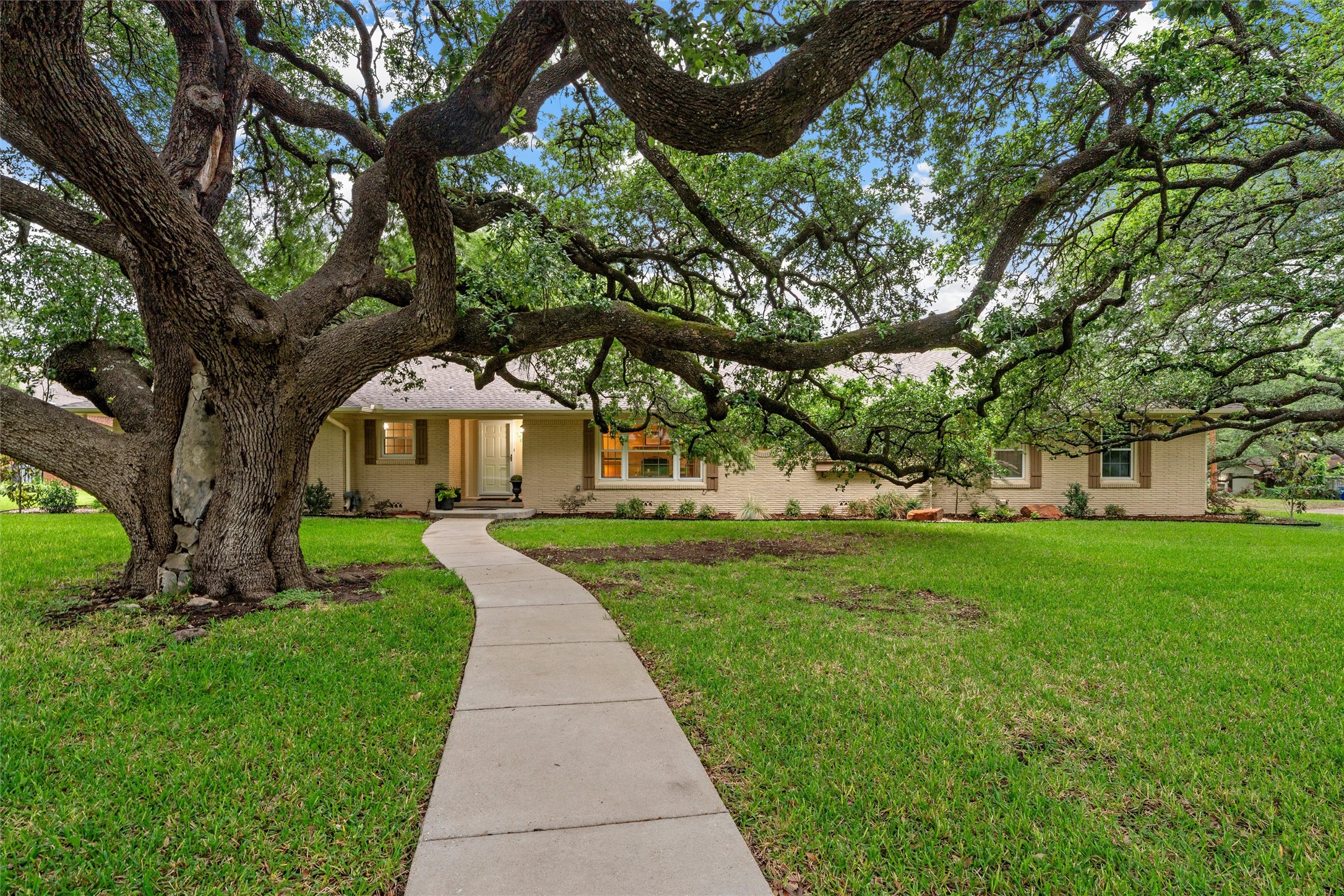 4901 Meadow Wood Drive