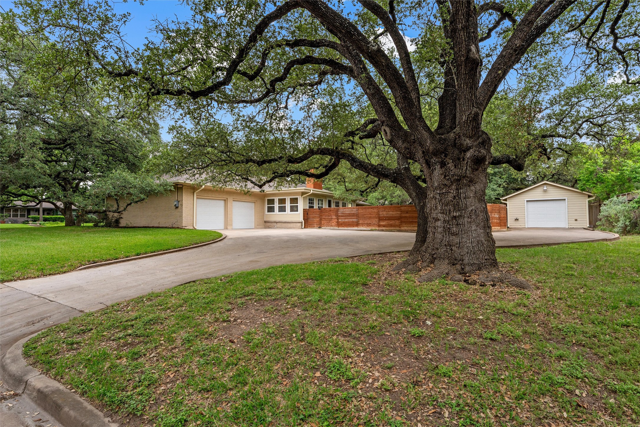 4901 Meadow Wood Drive