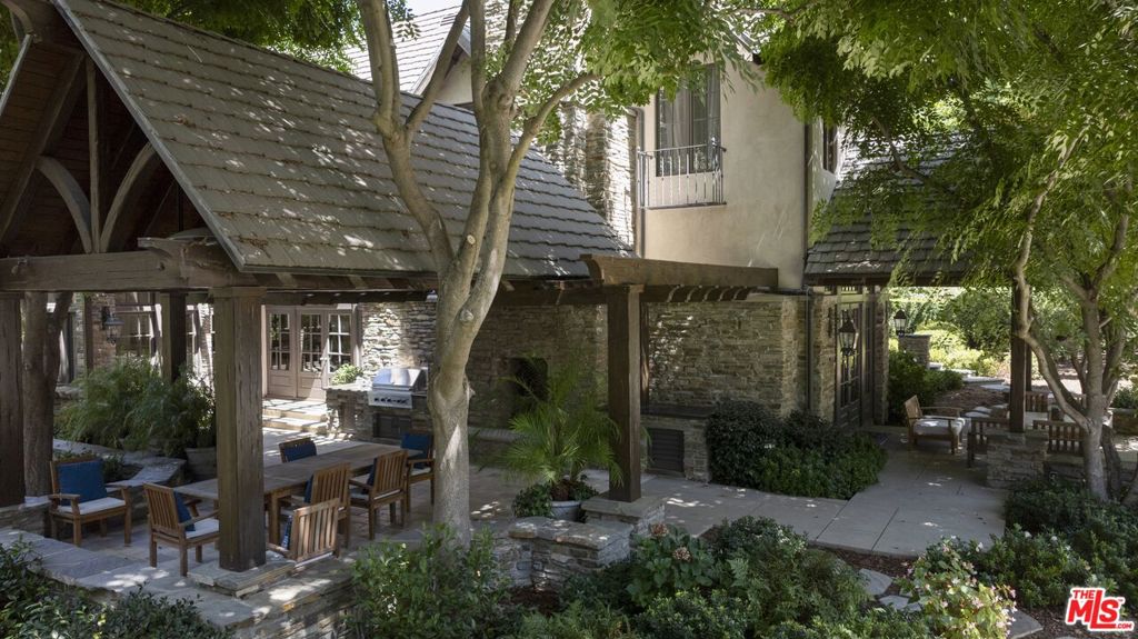 4163 Oak Place Drive