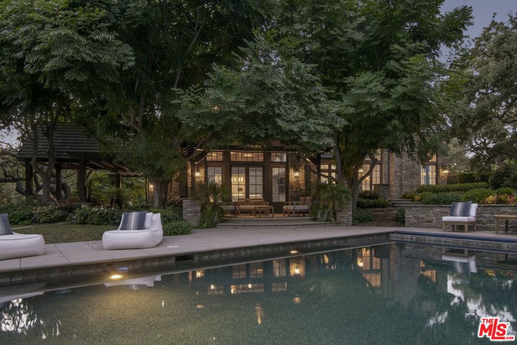 4163 Oak Place Drive