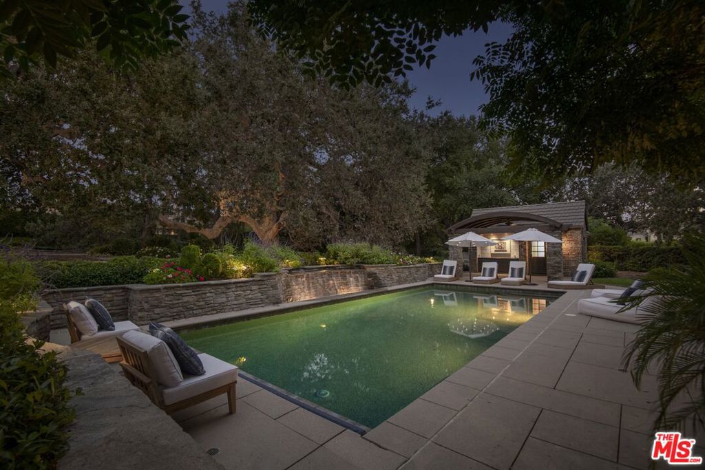 4163 Oak Place Drive