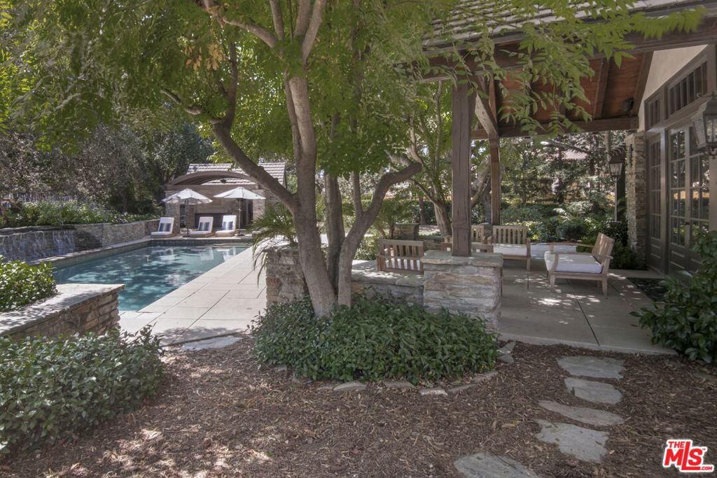 4163 Oak Place Drive