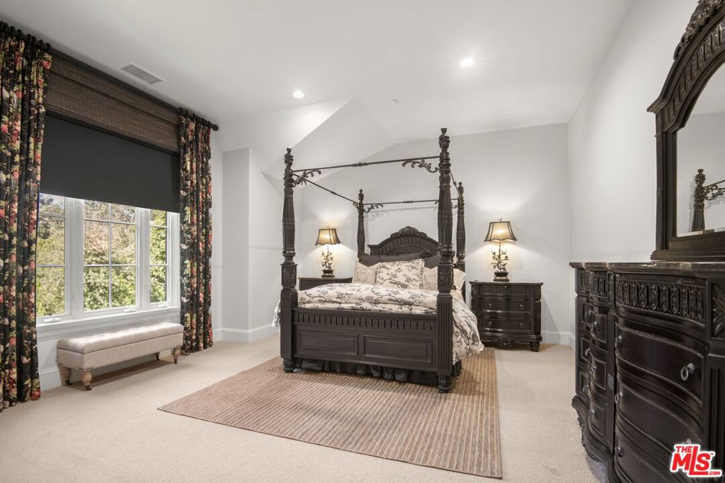 4163 Oak Place Drive