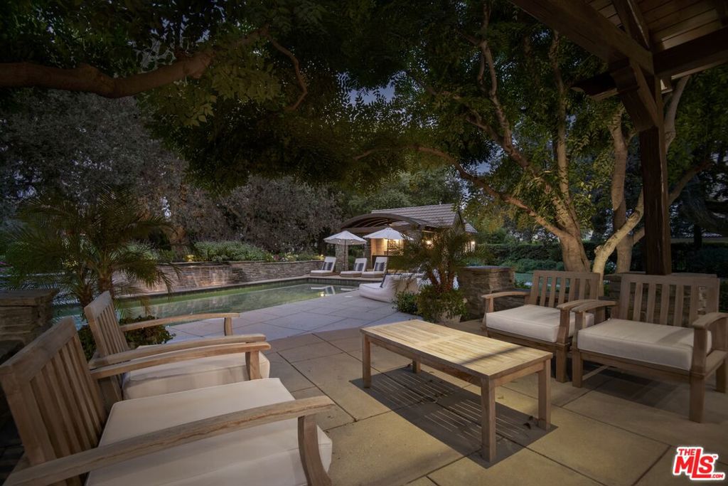 4163 Oak Place Drive