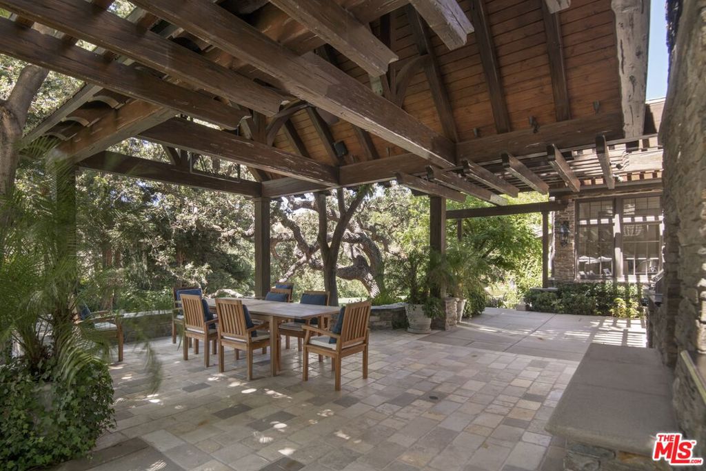 4163 Oak Place Drive