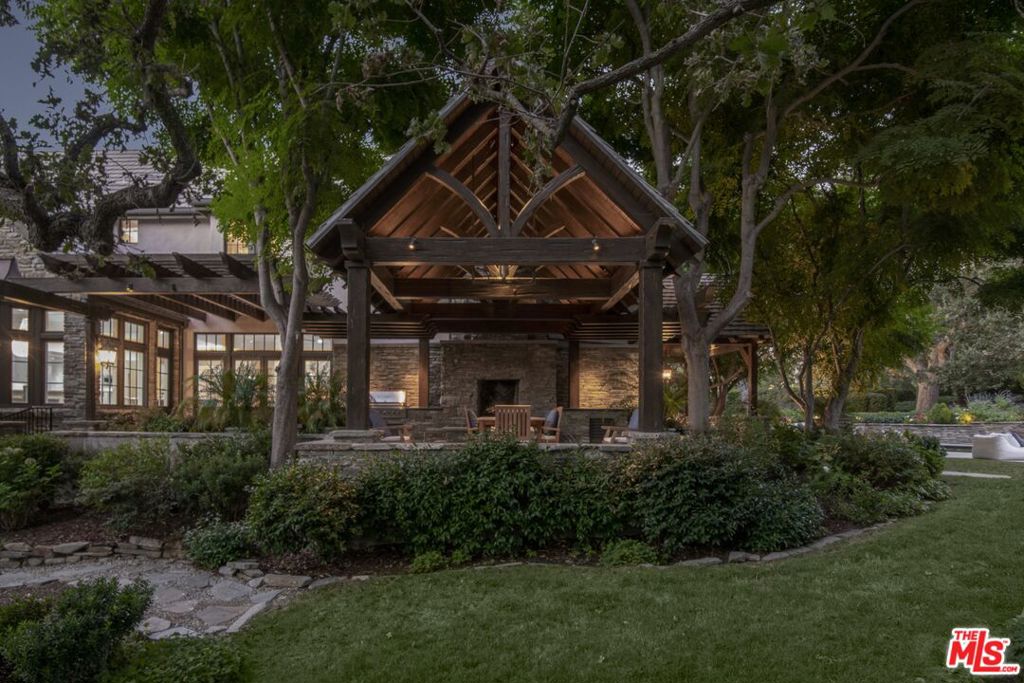 4163 Oak Place Drive