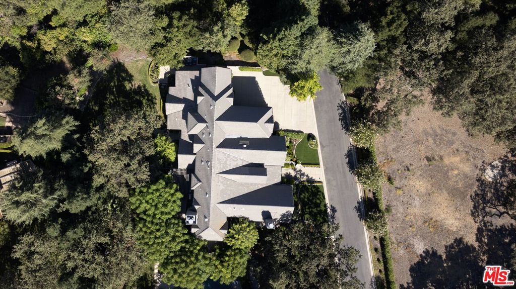 4163 Oak Place Drive