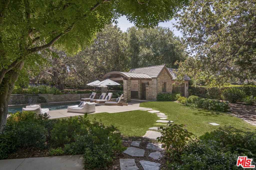 4163 Oak Place Drive