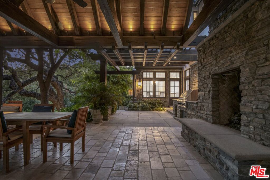 4163 Oak Place Drive
