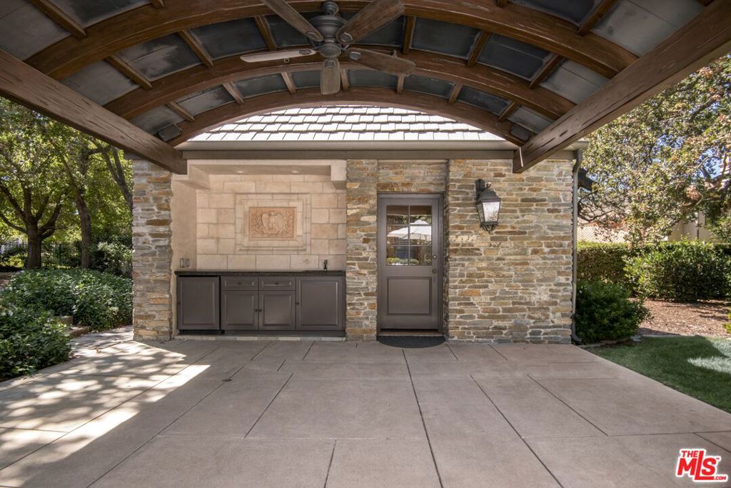 4163 Oak Place Drive