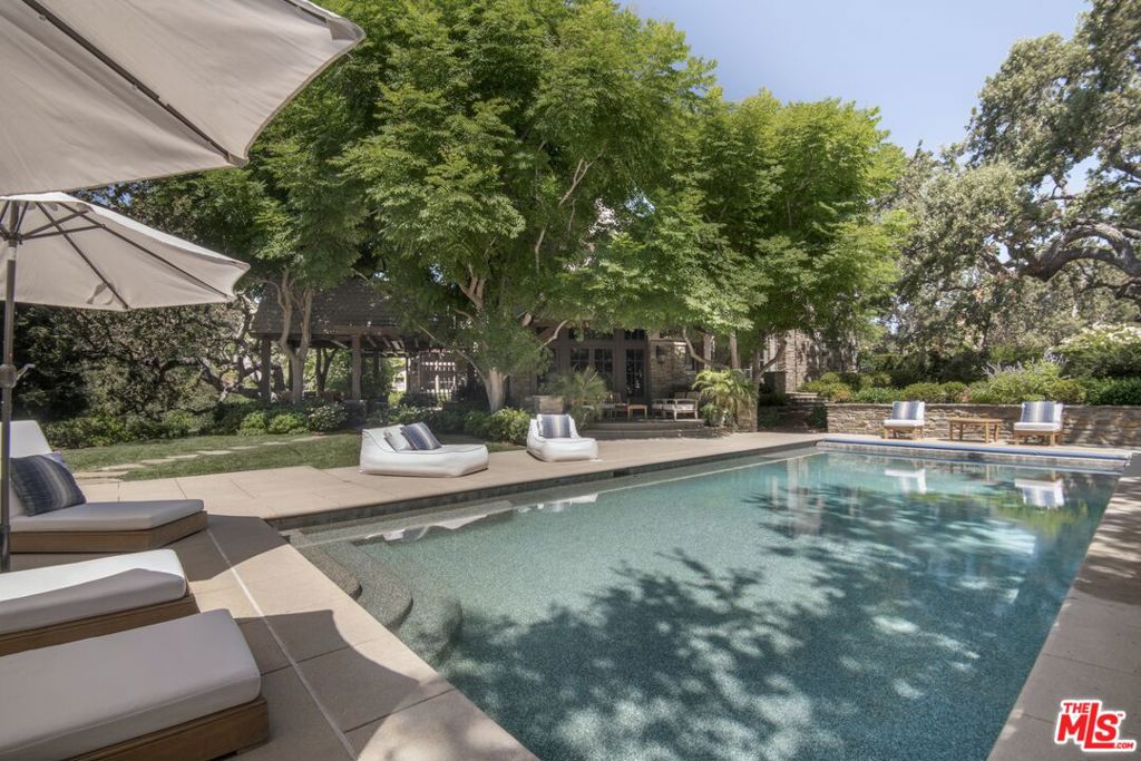 4163 Oak Place Drive