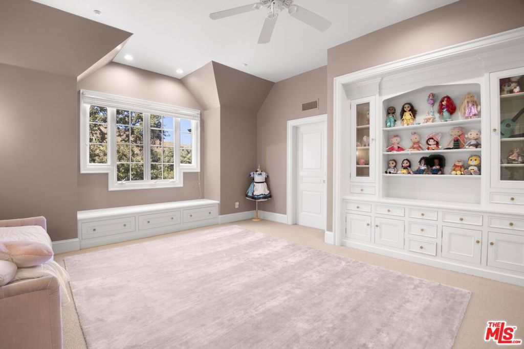 4163 Oak Place Drive