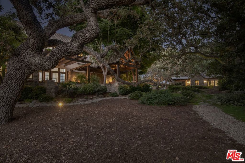 4163 Oak Place Drive