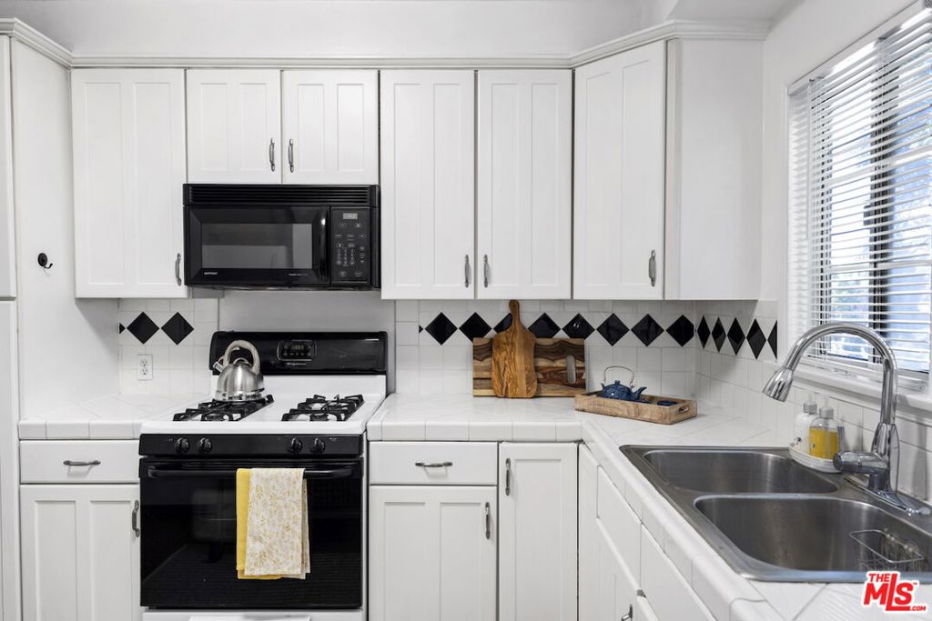 2969 - 2971 London Street