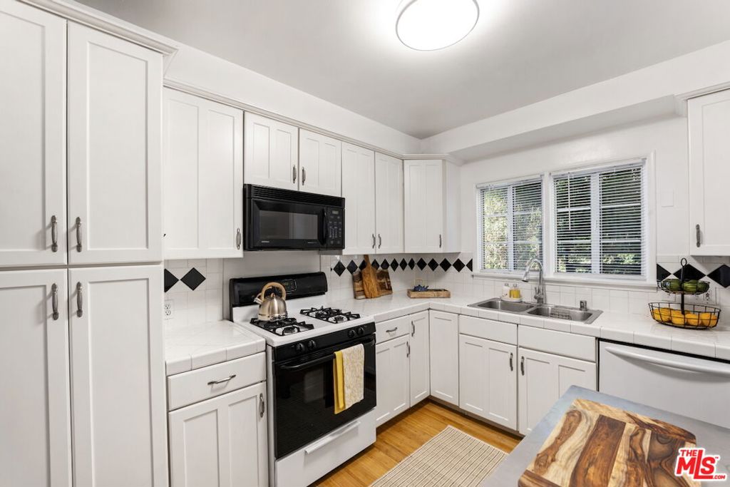 2969 - 2971 London Street