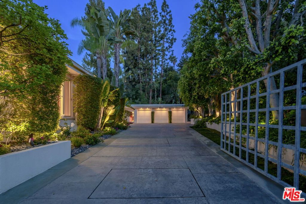 4101 Clear Valley Drive