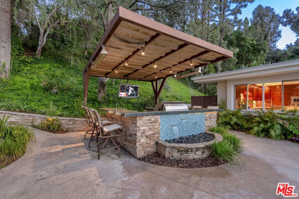 4101 Clear Valley Drive